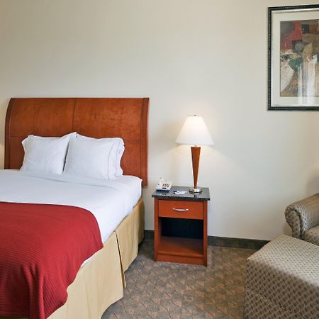 Holiday Inn Express Hotel And Suites Fairfield-North By Ihg Номер фото