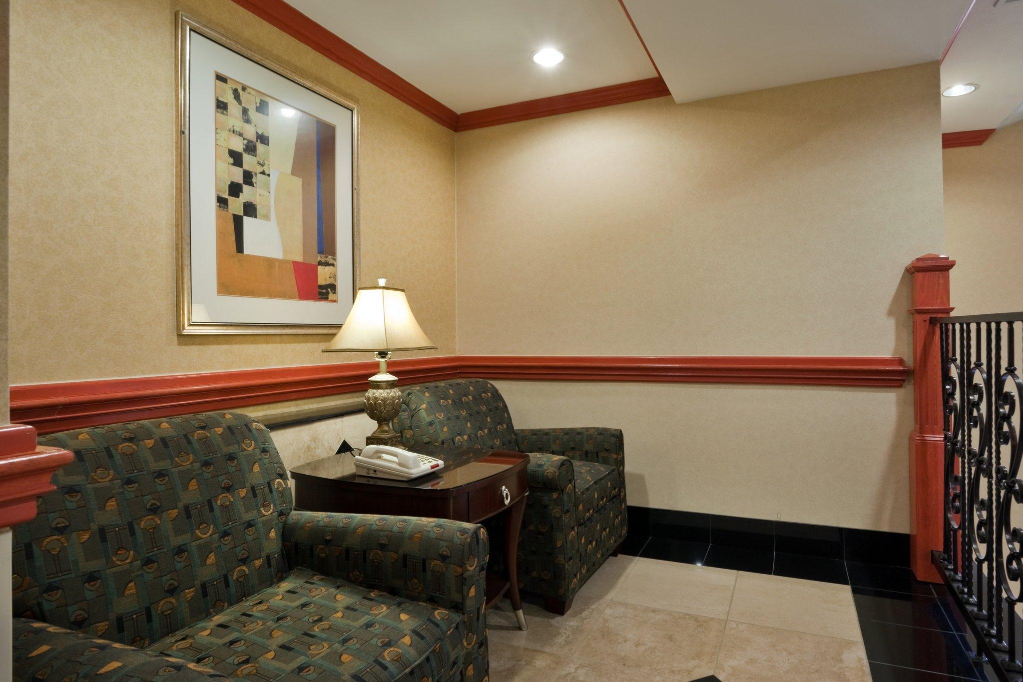 Holiday Inn Express Hotel And Suites Fairfield-North By Ihg Экстерьер фото